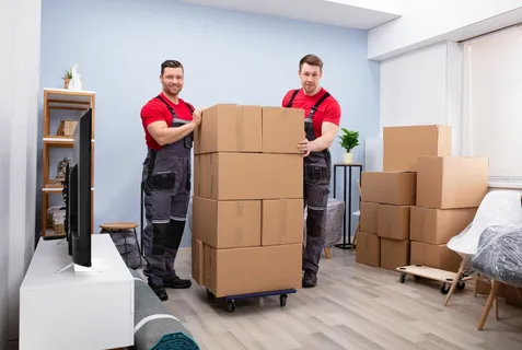 Professional office relocation services in UAE with expert movers handling packing, transport, and setup efficiently.